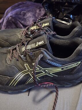 ASICS Gel-Venture 8 Black with Neon Yellow Accent Womens 9.5
